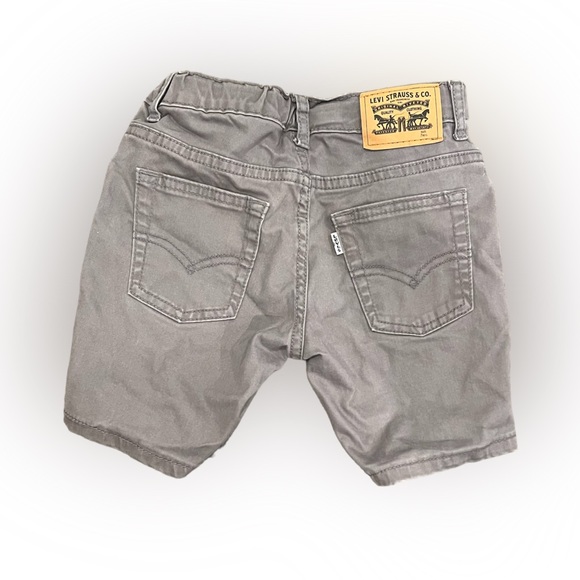 Levi kids shorts gray . Size 7 regular - Picture 2 of 3